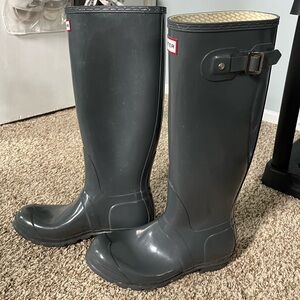 Grey Hunter Original Tall Gloss Rain boots.